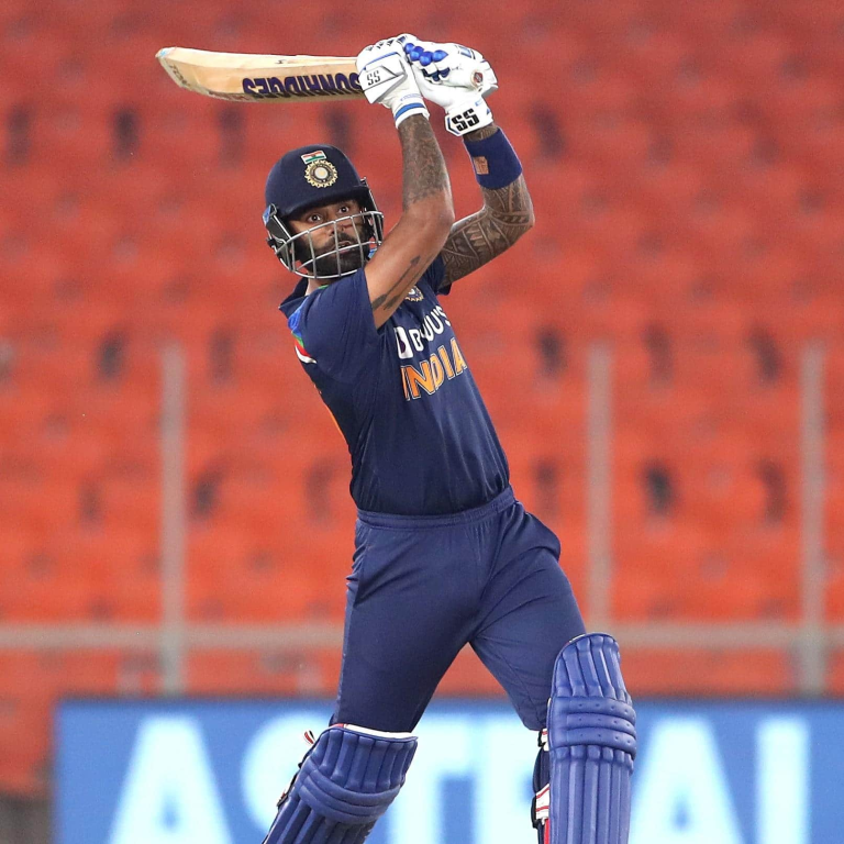सूर्या ने T20 में बनाया बड़ा रिकॉर्ड, बन गए Team India के तीसरे सिक्सर किंग