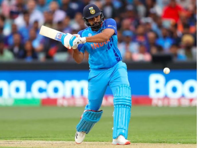 गेंदबाजों के लिए काल साबित हो रहे Rohit Sharma, इस साल लगाए हैं सबसे ज्यादा छक्के