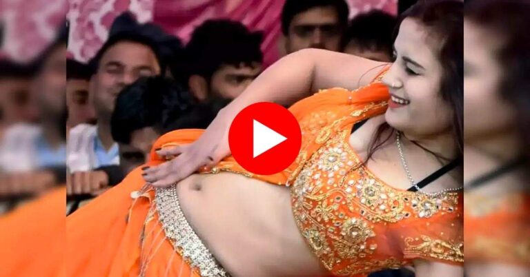 Komal Rangili की हसीन अदाओं ने लूटी महफिल, बूढ़ों भी हुए मदहोश